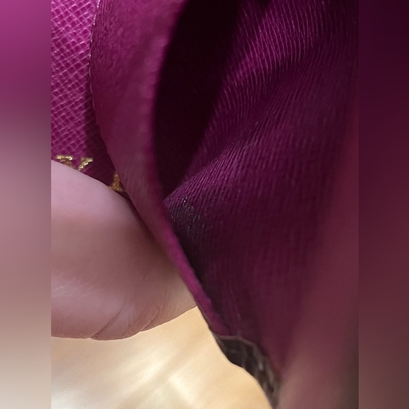 Louis Vuitton 4 Key Holder - Picture 10 of 10